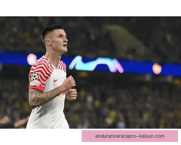 德甲豪门新援表现稳健，赛季初期持续提升引发关注