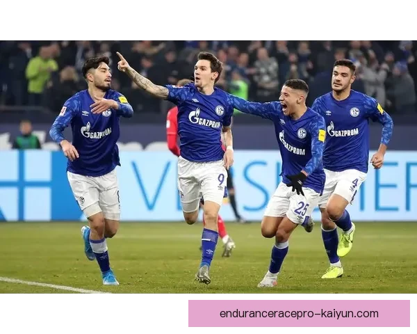 沙尔克在新赛季边路进攻表现稳健，值得关注的进攻趋势初现端倪