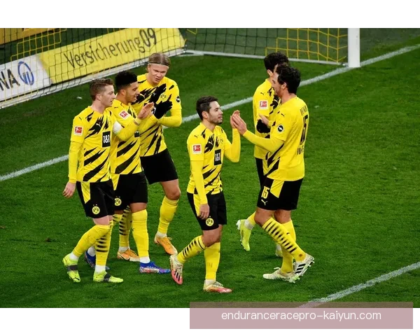 理查利森欧冠小组赛表现稳健,展现出良好竞技状态和出色比赛阅读能力。 理查利森欧冠小组赛表现稳健,展现出良好竞技状态和出色比赛阅读能力。